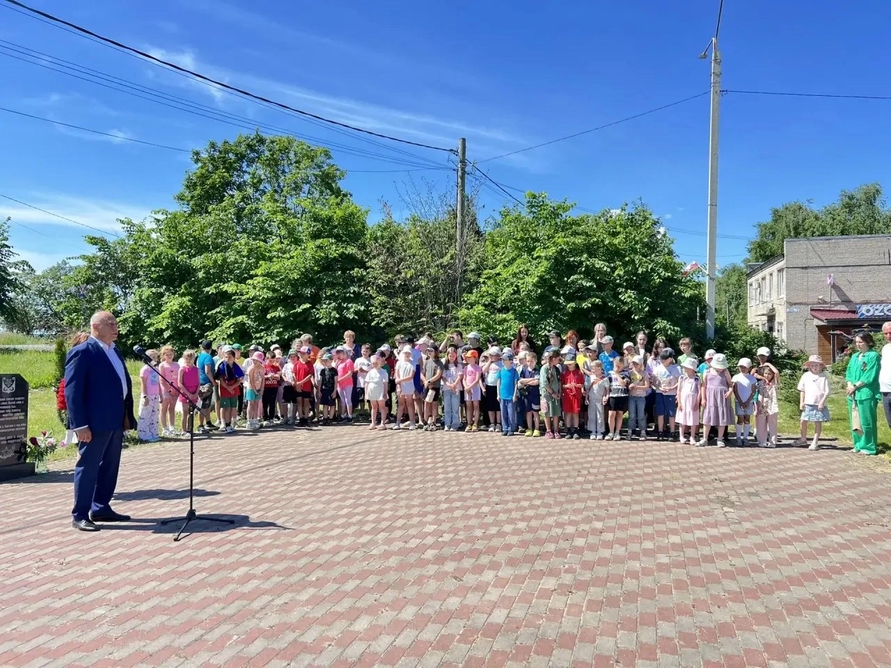 22 июня состоялся митинг у мемориала бойцам Красной Армии и труженикам тыла, отстоявшим Ленинград от немецко-фашистских захватчиков..